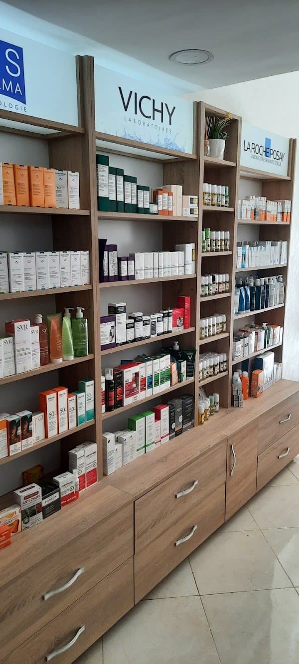 Rayon Vichy et La Roche-Posay de la parapharmacie ETA PHARM à Meknès