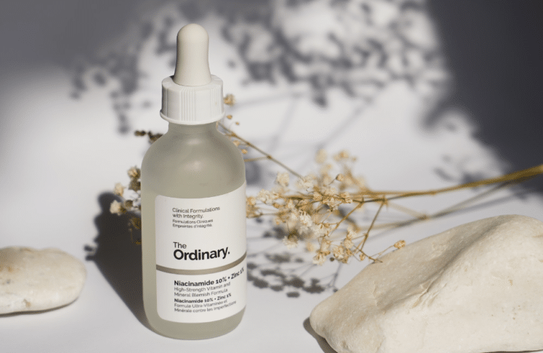Bienfaits de la niacinamide avec le sérum The Ordinary Niacinamide 10% + Zinc 1%